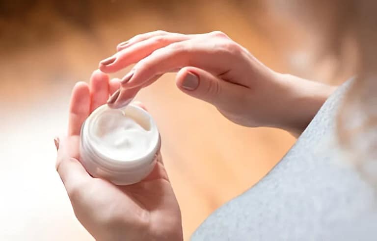 Dudak Nemlendirici Nasıl Yapılır? Ev Yapımı Dudak Bakımı Doğal Nemlendirici Nasıl Yapılır?